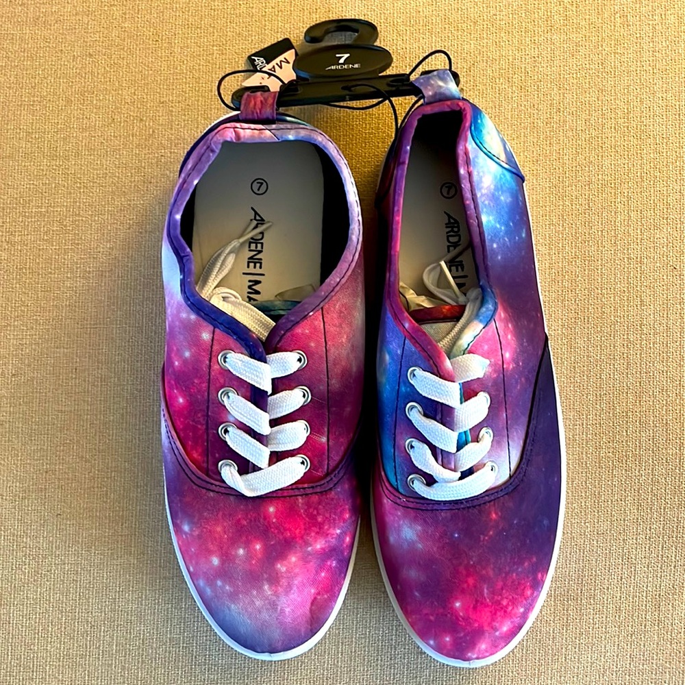 Ardene Women’s size 7 sneakers NWT